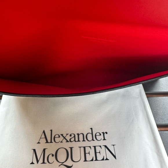 Alexander McQueen Black Skull Envelope Clutch Bag - Picture 12 of 14